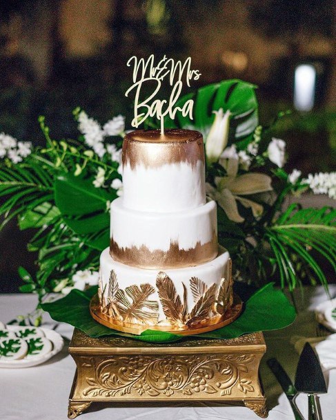 Golden Leaf Art On Wedding Cake