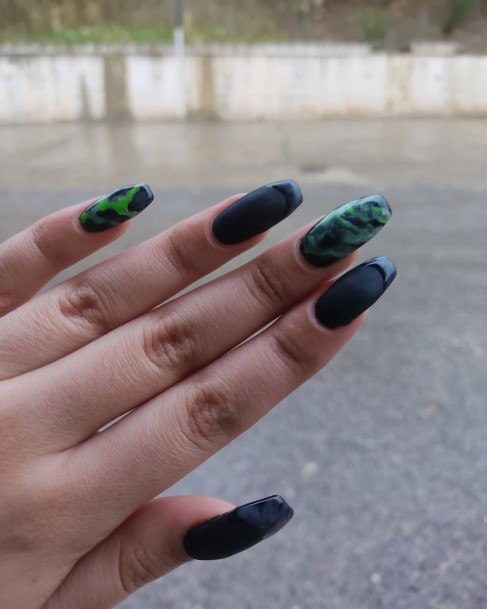 Good Black And Green Nails For Women