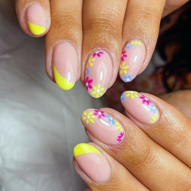 Good Light Yellow Nails For Women