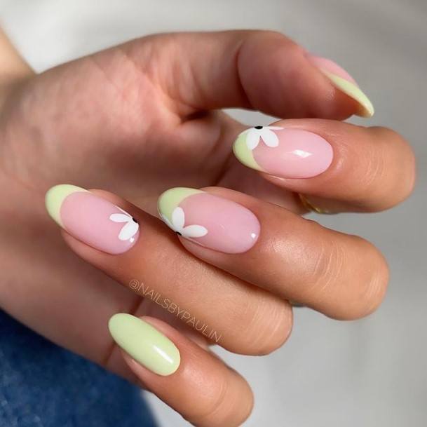 Good Short Yellow Nails For Women