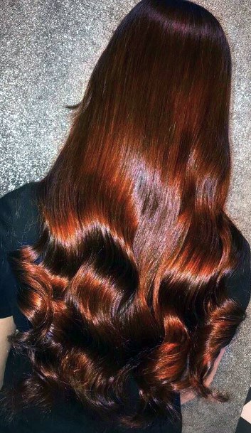 Gorgeous And Glossy Shoulder Length Hairstyle For Red Hair Women