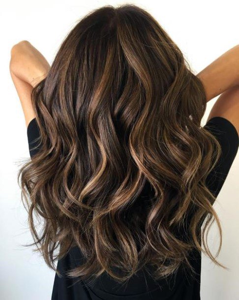 Gorgeous Brown And Blonde Highlighted And Textured Women’s Hairstyle Idea