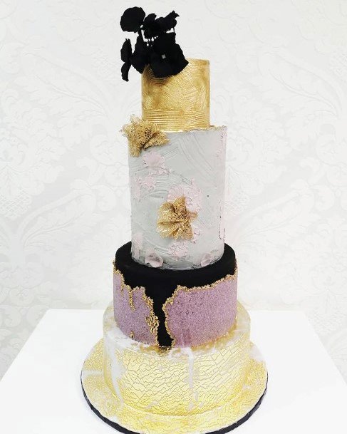 Gorgeous Golden Themed Wedding Cake