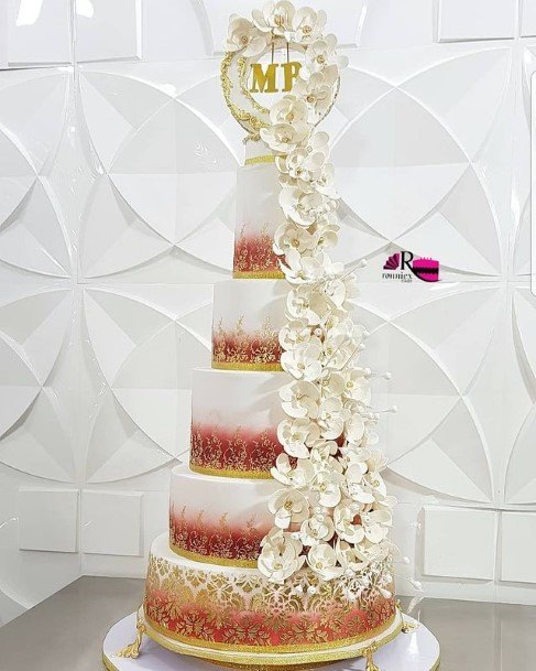 Gorgeous Large And Beautiful Wedding Cake