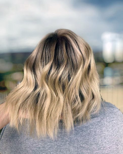 Gorgeous Soft And Natural Honey Blonde Highlights For Girls Hair