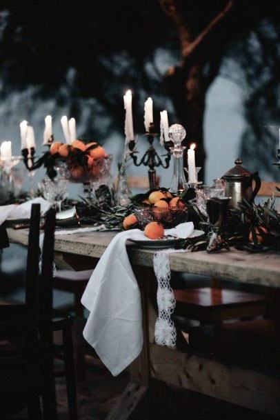 Gorgeous Spooky Halloween Wedding Table Decoration Ideas