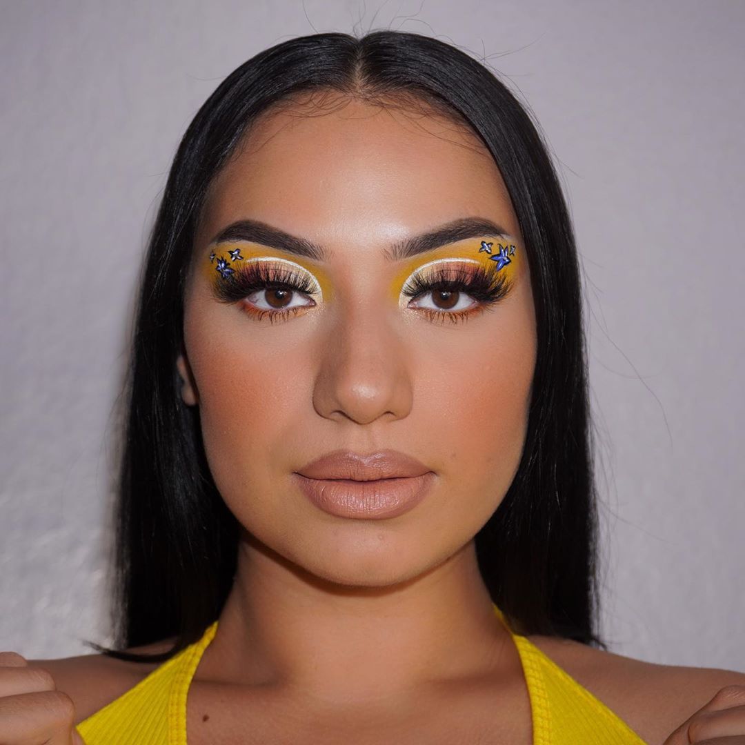 Gorgeous Yellow With Blue Summer Makeup Looks Women