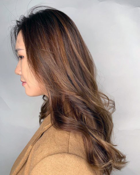 Graceful Light Brown Wavy Asian Hairstyles Women