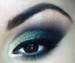 Graded Brown To Green Eyeshadow Women