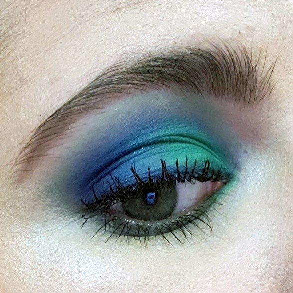 Gradient Blue Green Eyeshadow Women