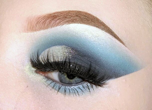 Gradient Light Blue Eyeshadow Women