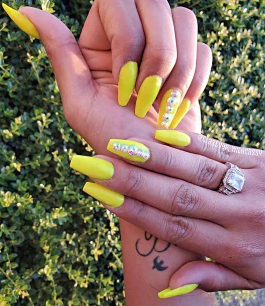 Grand Bright Yellow Nails For Women