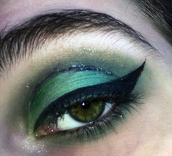 Grassy Dark Green Eyeshadow Women