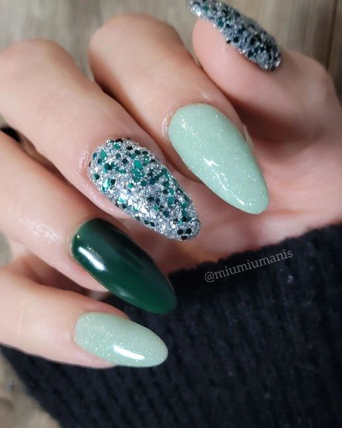 Great Green Glitter Nails For Women