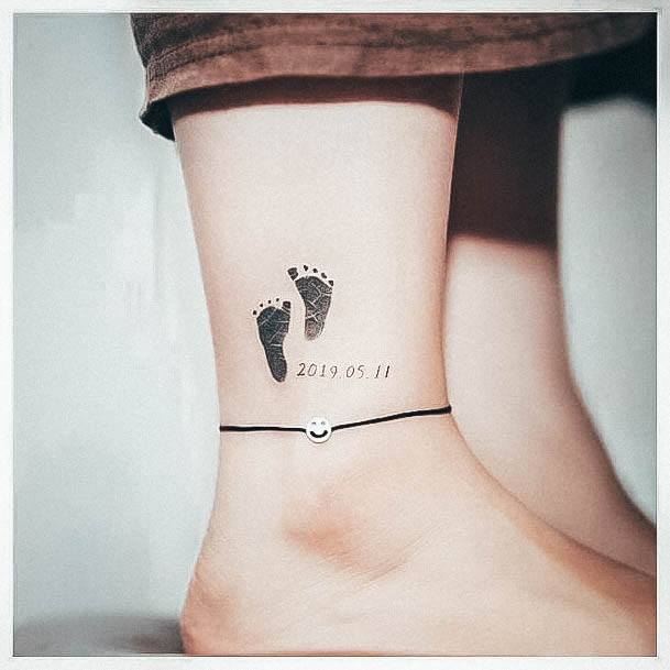 Great Minimalist Tattoos For Women