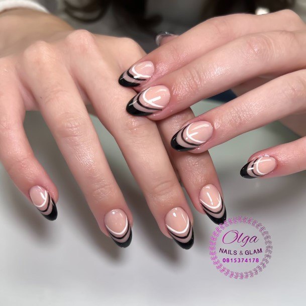 Great Monochrome Nails For Women