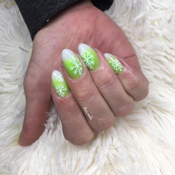 Green And White Nails Feminine Ideas