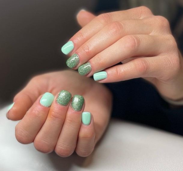 Green Glitter Female Nail Designs