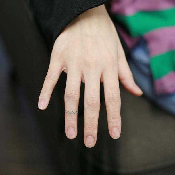 Green Uniformed Wave Tattoo Womens Fingers