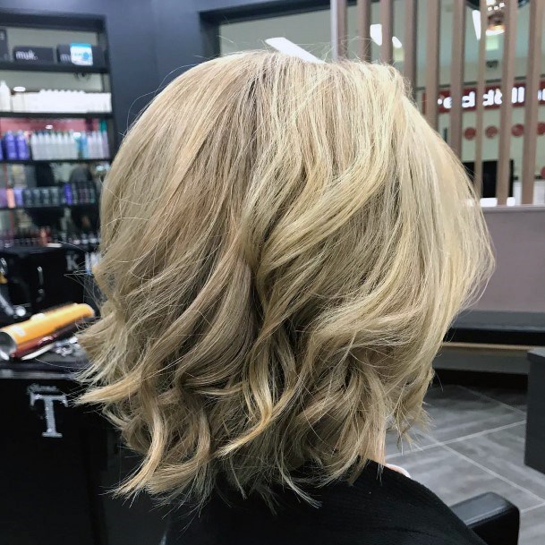 Hairstyles For Women Over 40 Sweet Wavy Bob