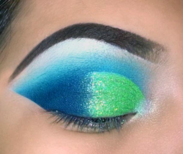 Half And Half Blue Green Eyeshadow Women