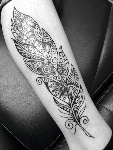Henna Design On Feather Womens Legs