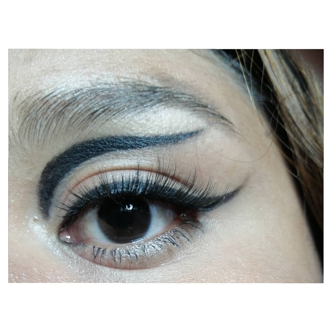 High Rised Black Eyeliner Look For Women