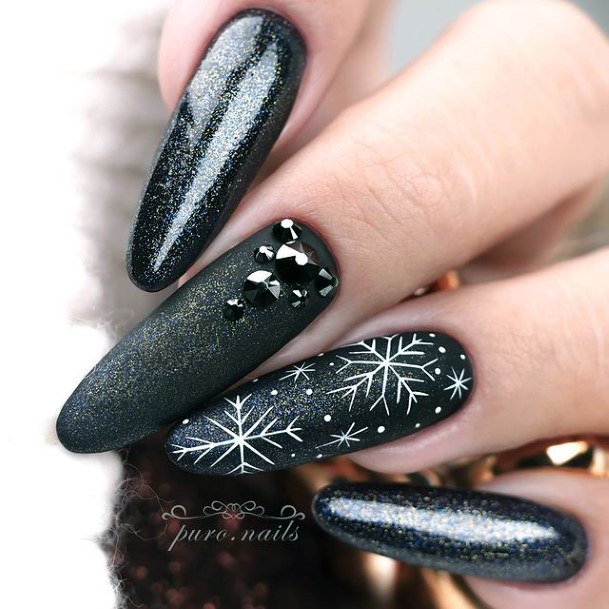 Holiday Nails Feminine Ideas