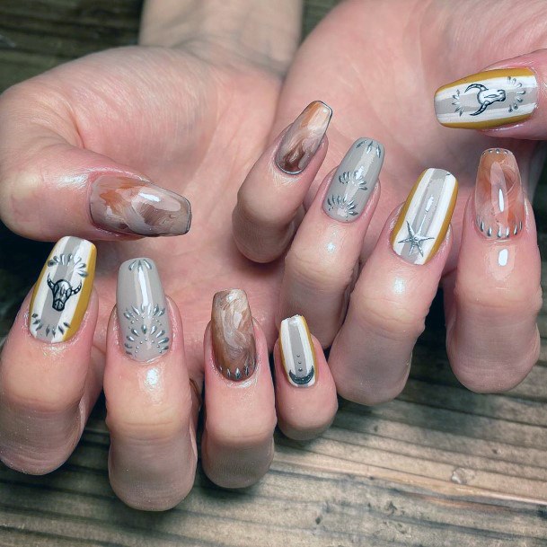 Horns And Stars Brown Nail Art Women