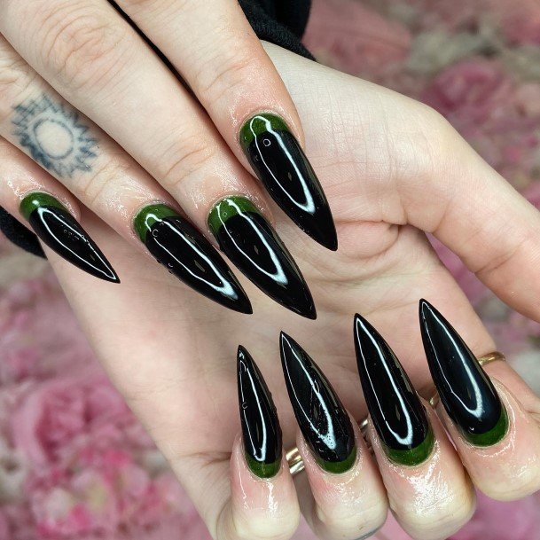 Impressive Ladies Black And Green Nail