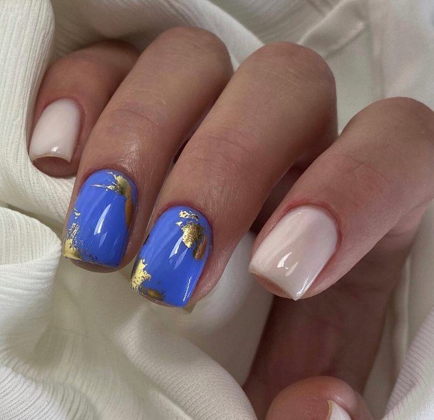 Impressive Ladies Blue And Gold Nail