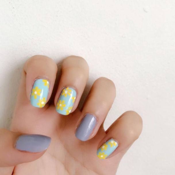 Impressive Ladies Blue And Yellow Nail