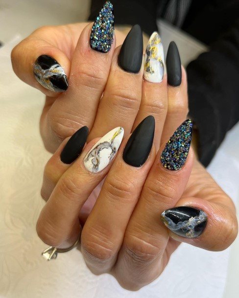 Impressive Ladies Caviar Nail