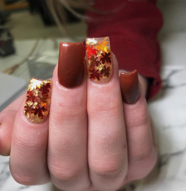 Impressive Ladies Fall Leaf Nail