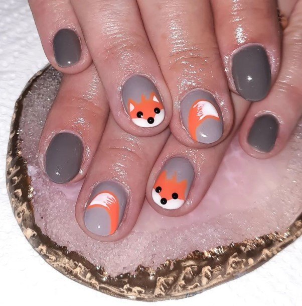 Impressive Ladies Fox Nail