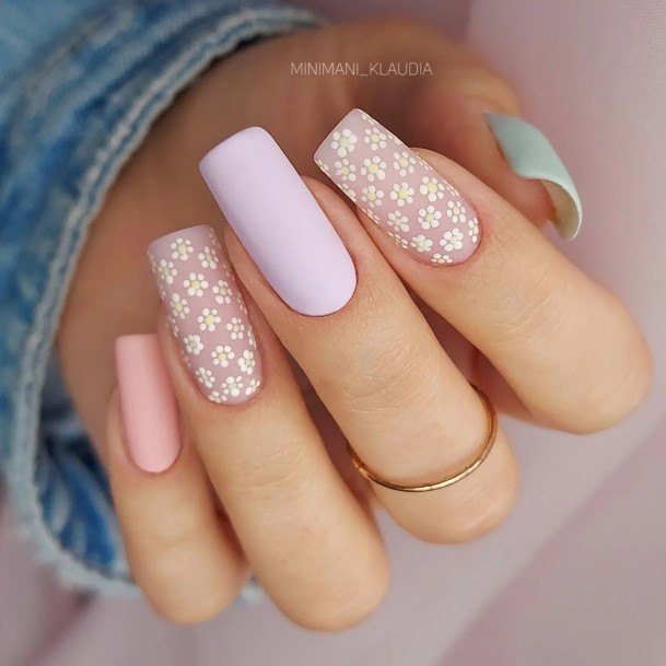 Impressive Ladies Lilac Nail