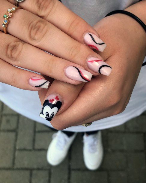 Impressive Ladies Mickey Mouse Nail