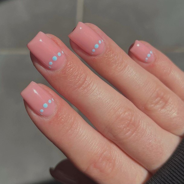 Impressive Ladies Polka Dot Nail