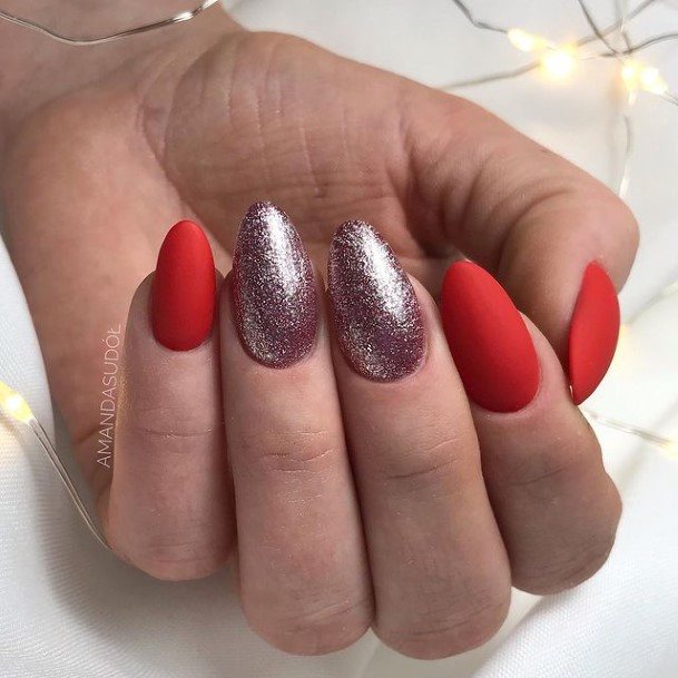 Impressive Ladies Red Glitter Nail