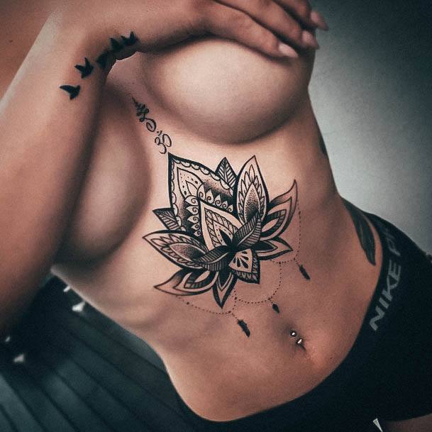 Impressive Ladies Sexy Tattoo