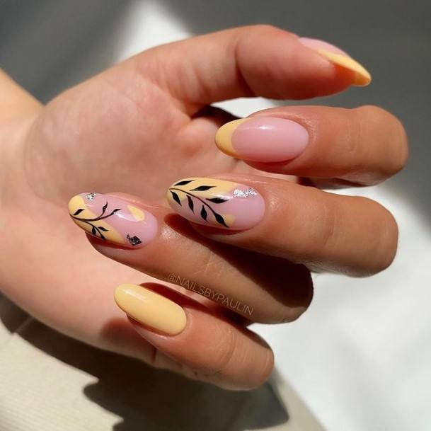 Impressive Ladies Short Yellow Nail