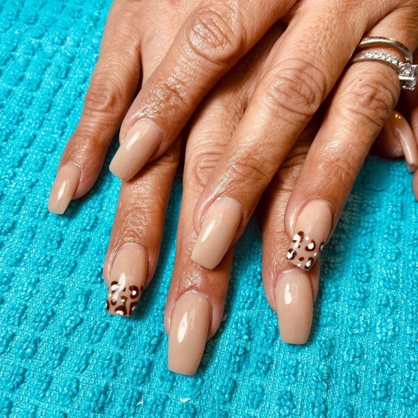 Impressive Ladies Tan Nail