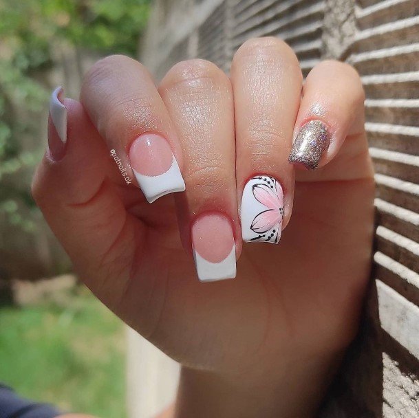 Impressive Ladies White With Flowers Nail