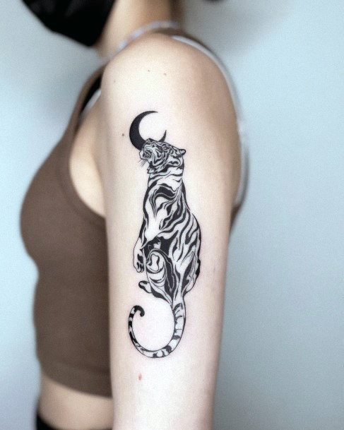 Incredible Marble Tattoo For Ladies