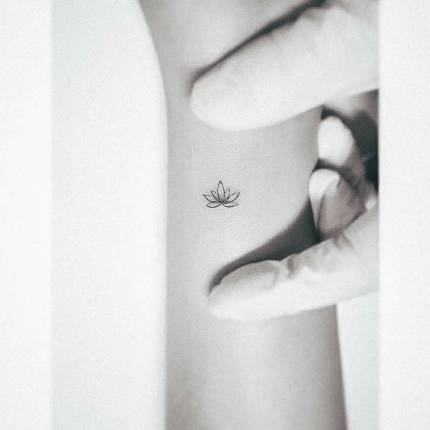 Incredible Minimalist Tattoo For Ladies