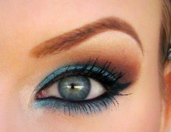 Intense Brown With Blue Shades Eyeshadow Women