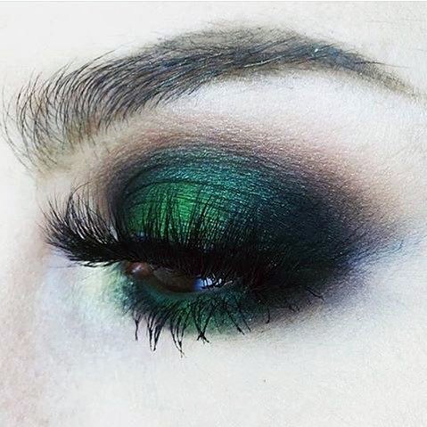 Intensely Deep Green Eyeshadow Women