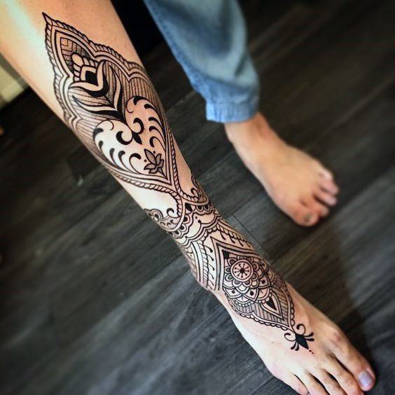 Intricate Henna Art Tattoo Womens Legs
