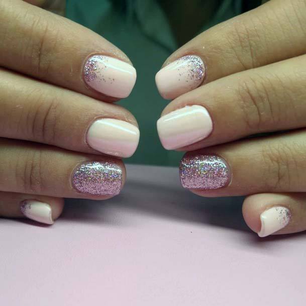 Irradiating Glitter And Light Pink Nails