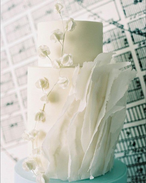 Kingly White Wedding Cake Art